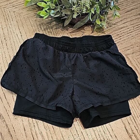 Girls Black champion shorts size M - Picture 6 of 6